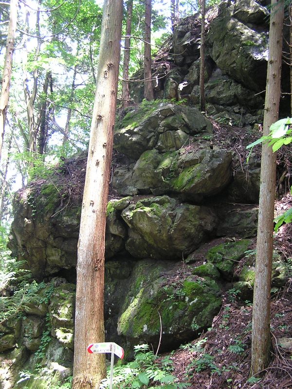 二十六夜山の巨岩