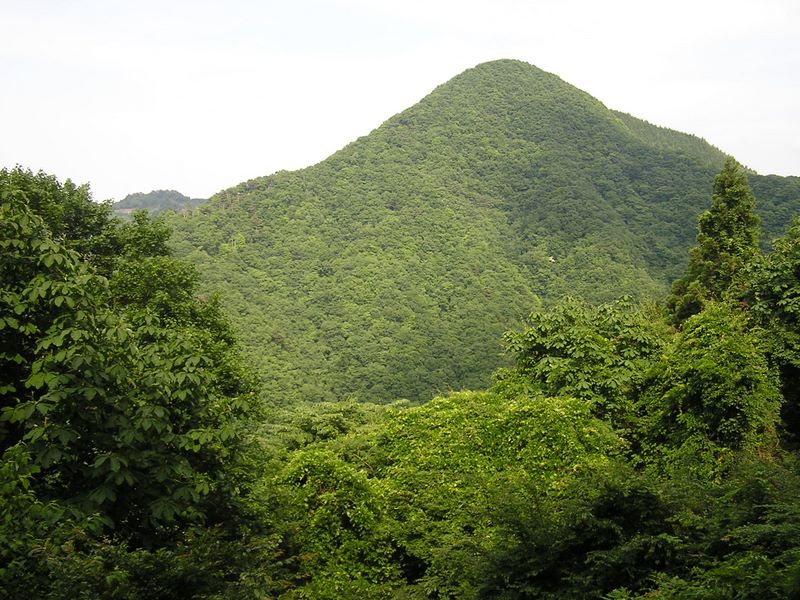 寺下峠付近より望む、矢平山