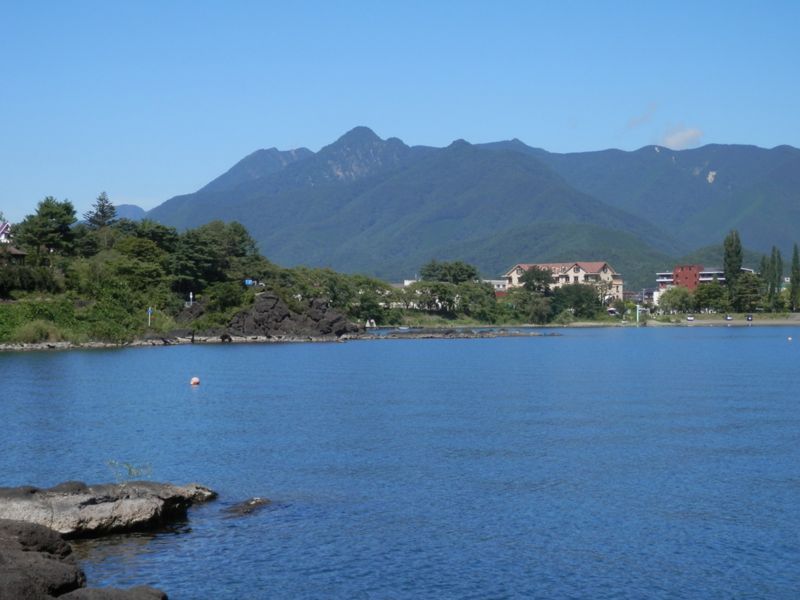 河口湖畔より、十二ヶ岳方面を望む