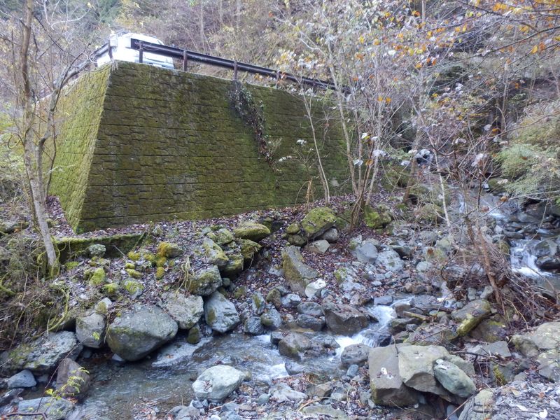 六百沢を飛び越えた