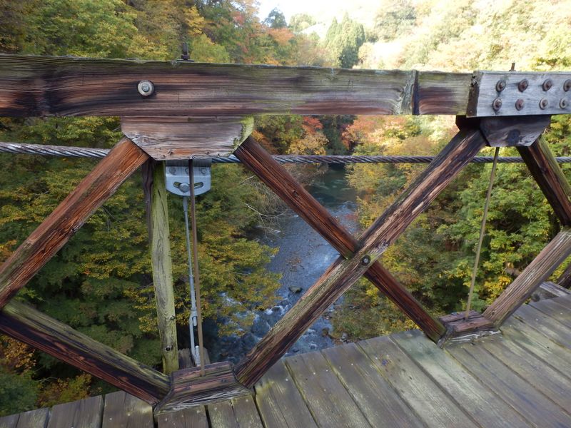 秋山川を見下ろす