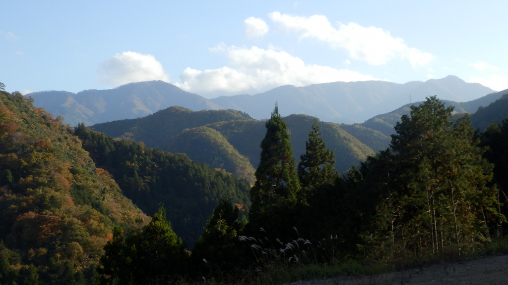 大室山（右）と袖平山