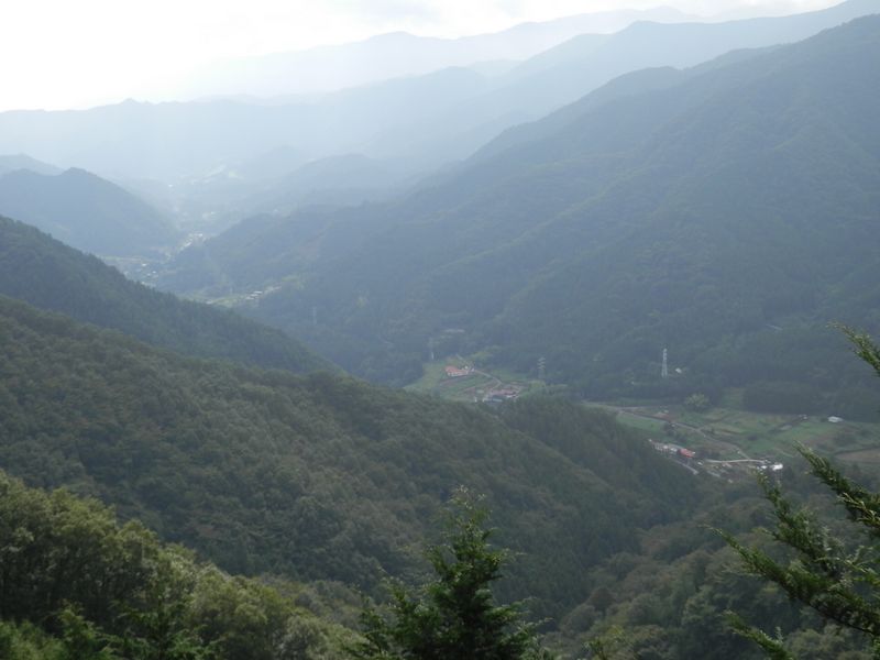 細野山より、旧秋山村を望む