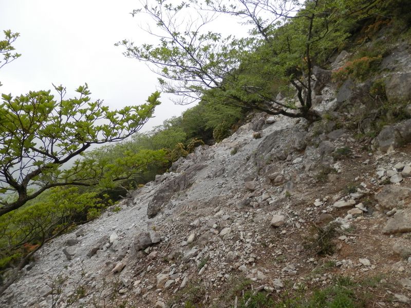 ガレ場は立入り禁止