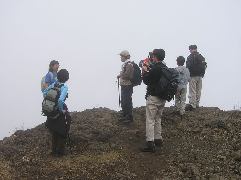 荒船山 -- ガスが晴れたら怖い艫岩展望台