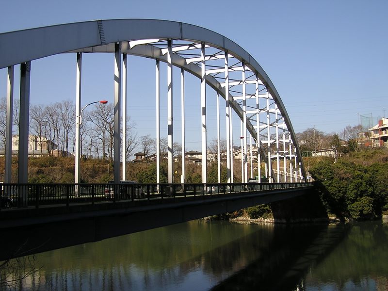 相模湖大橋を振り返る。山梨県に降った雨が神奈川県民を潤す。