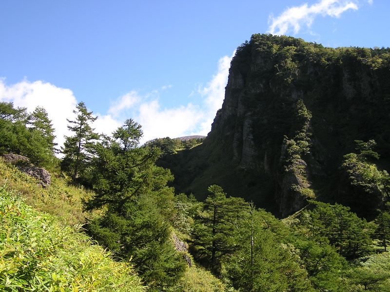 浅間山 -- 牙山（ぎっぱやま）の向こうに浅間山が見えた