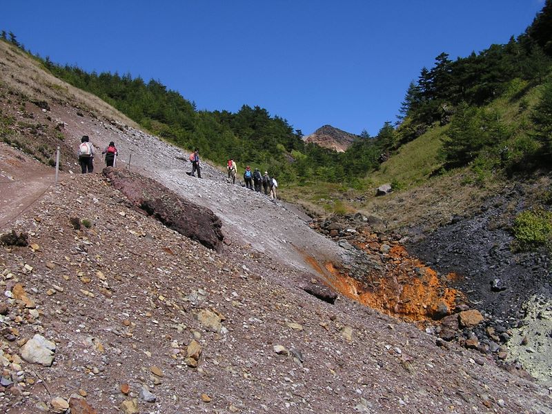 浅間山 -- 硫黄の臭いがする蛇掘川