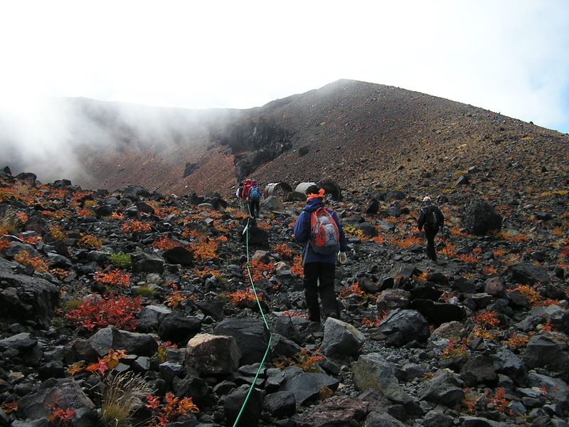 浅間山 -- ロープの左側は立入禁止