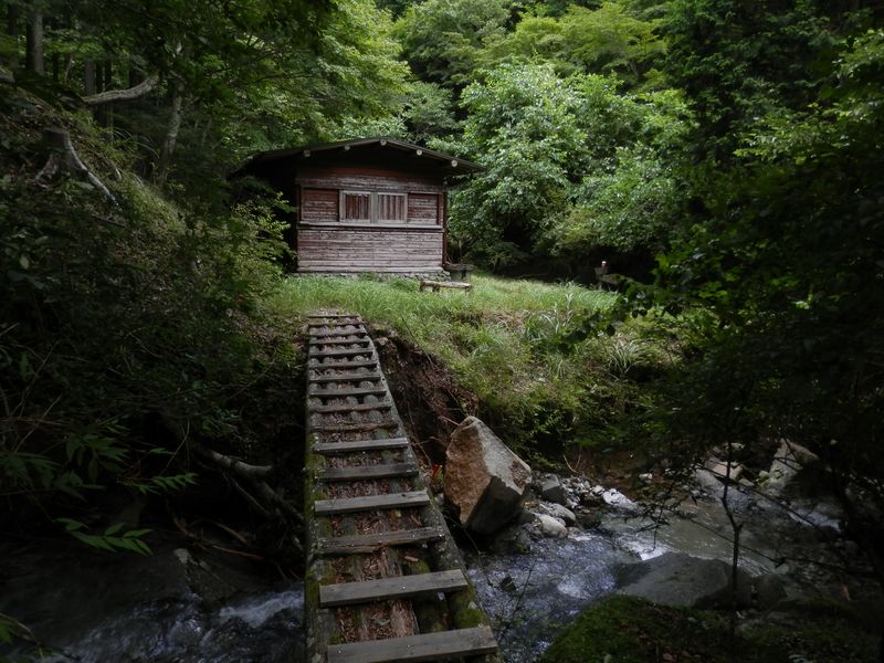 大滝峠上を目指す
