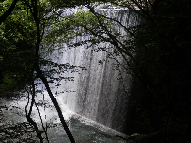 堰堤の滝
