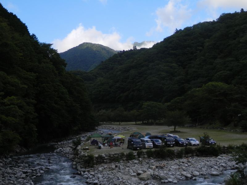 のどかな時間を楽しむ人々