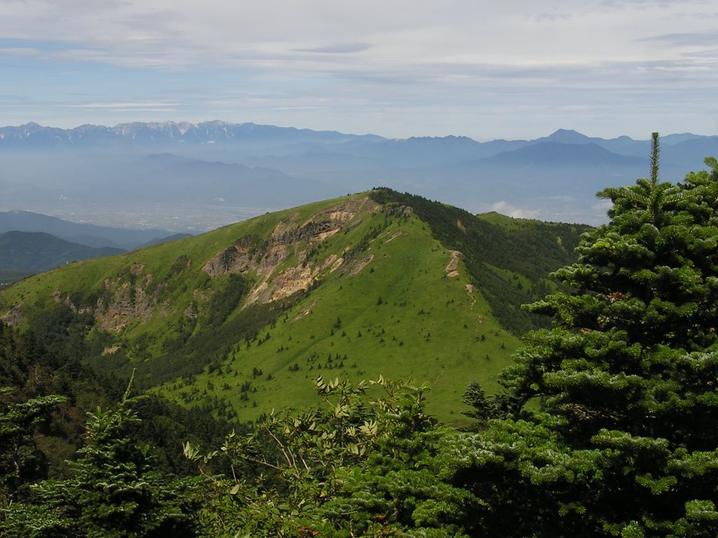 四阿山 -- 根子岳が低く見えるようになった