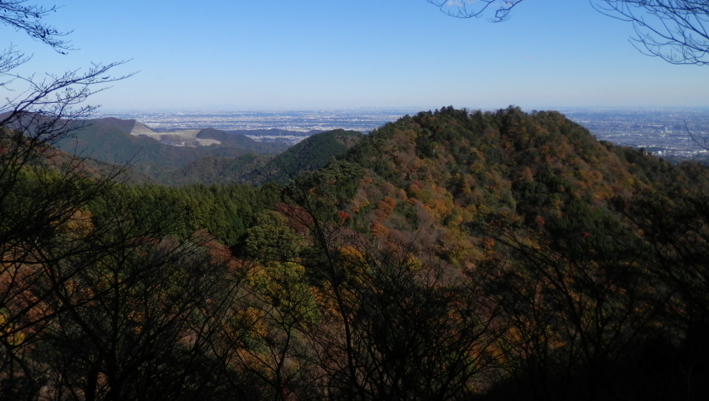 見晴広場Ａ、鐘ヶ嶽、高取山を望む
