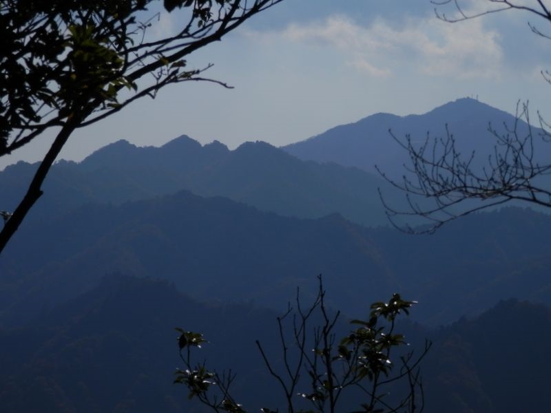 大山三峰山と大山を望む"
