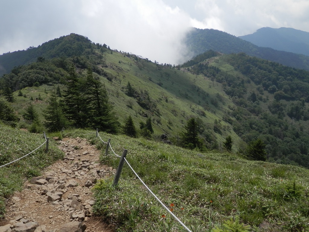 大菩薩連嶺の東側には濃いガスが