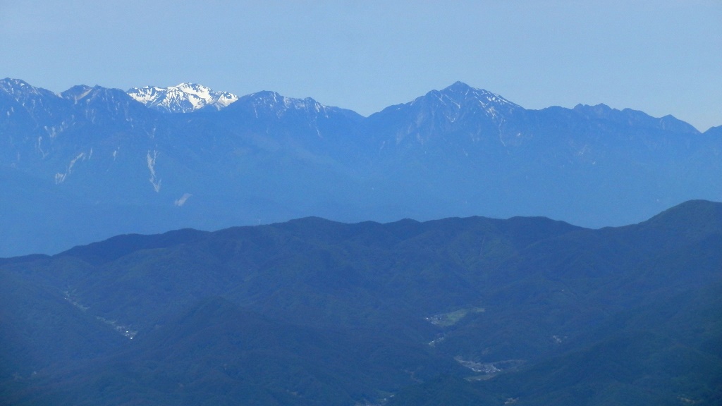 大菩薩峠より、仙丈ヶ岳（雪）と甲斐駒ヶ岳