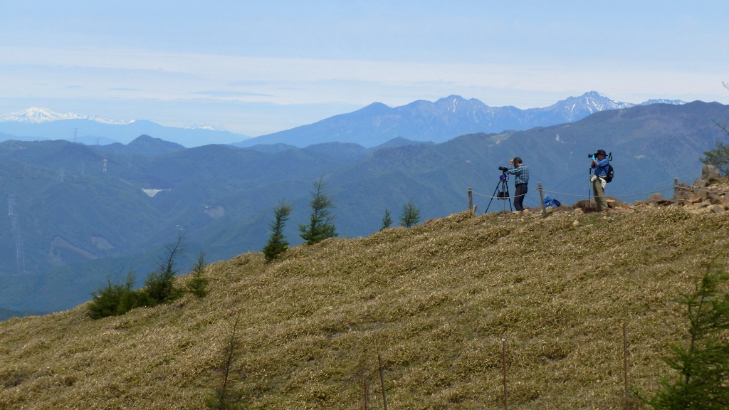 富士山を撮影する人々