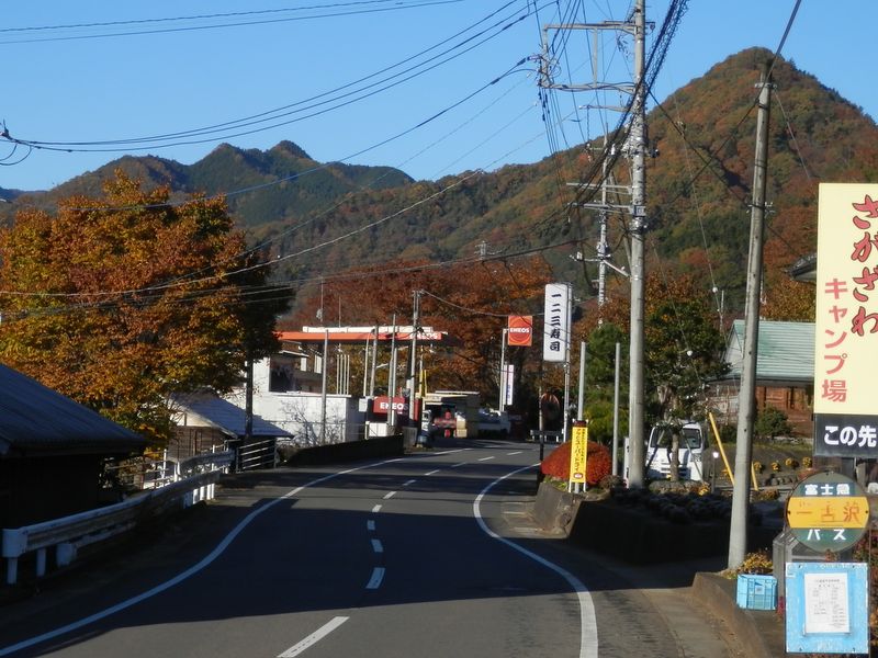 一古沢バス停から望む、デン笠