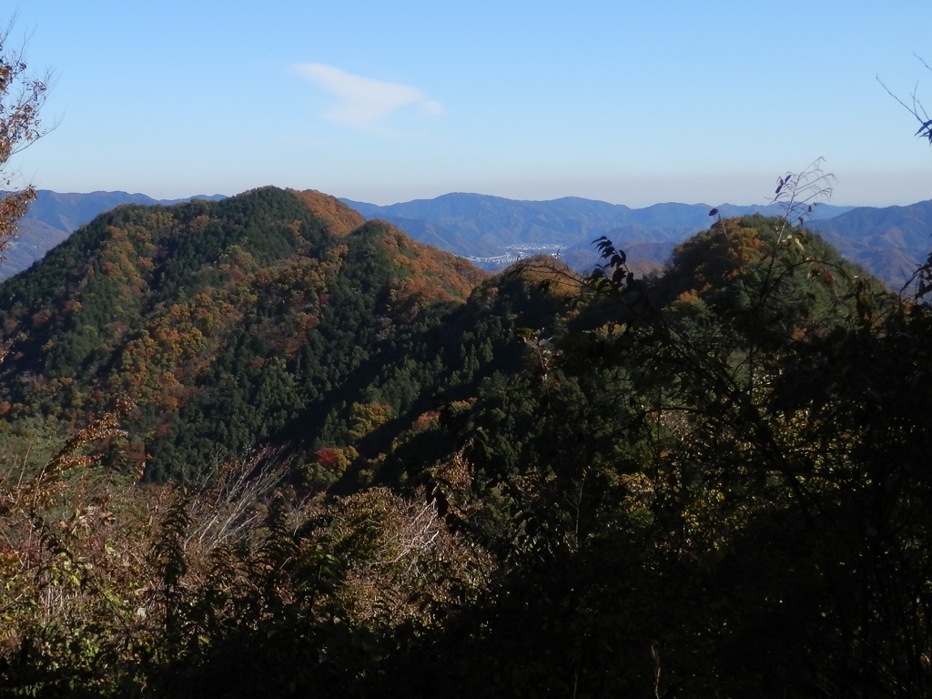 大丸より、高柄山（左）を望む