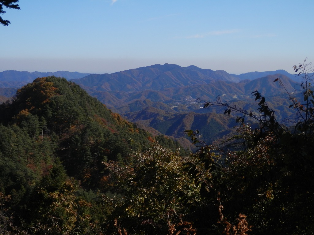 大丸より、石老山を望む