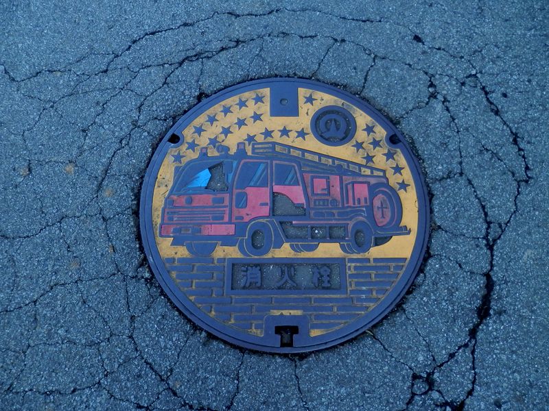 上野原市のマンホール