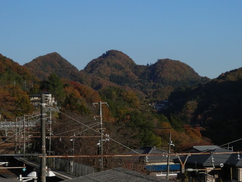 四方津駅より、東方に望む、御前山群