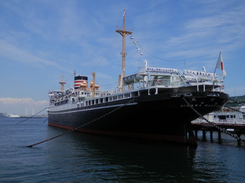 氷川丸を眺める