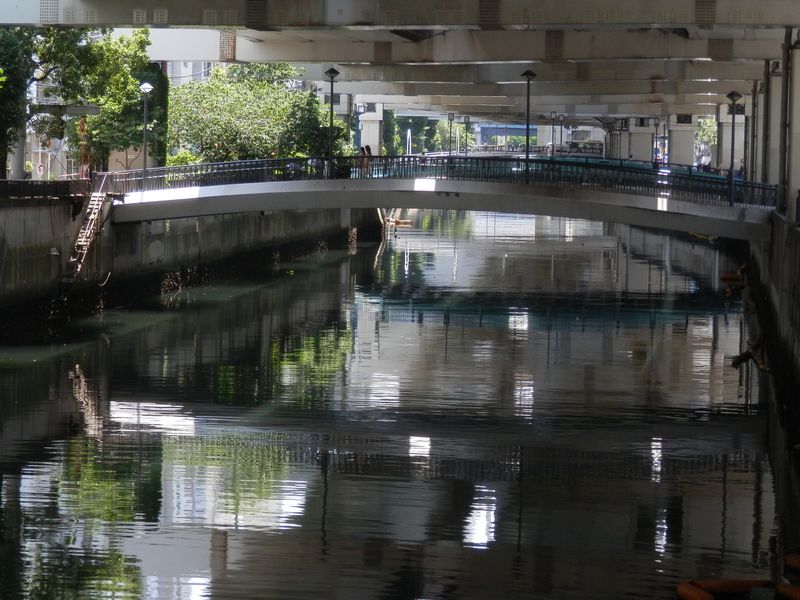 石川町駅に向かって