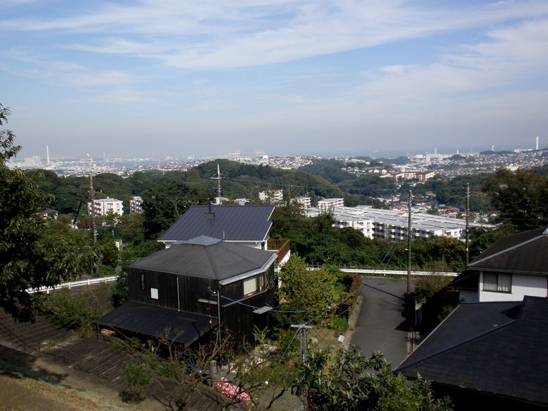 港の見える家々