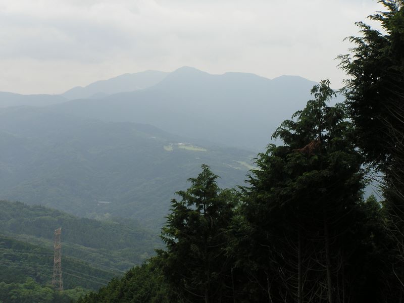 不老山 -- 神山と金時山も見える