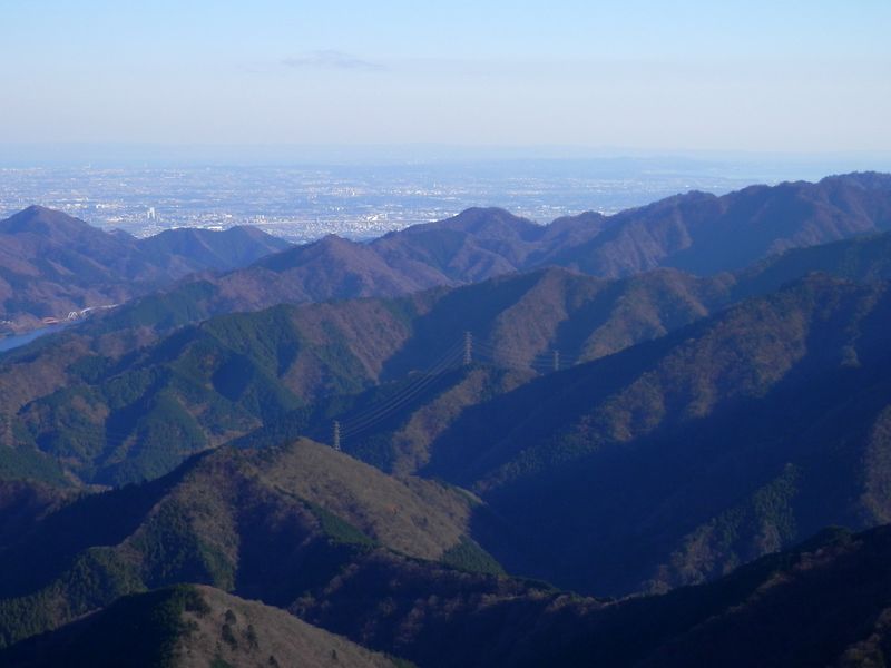 辺室山の向こうに三浦半島と房総半島