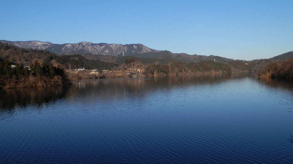 やまびこ大橋より、丹沢主脈の北端部を望む
