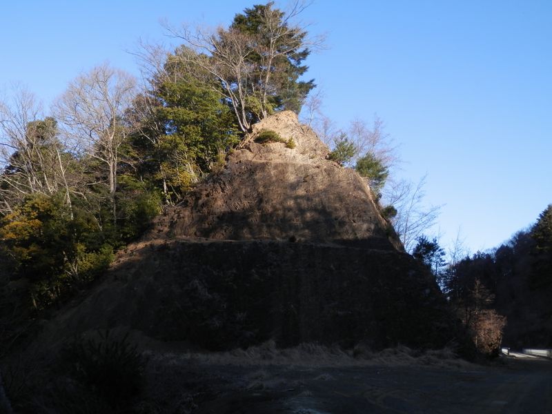 鍋嵐北尾根の切り通し