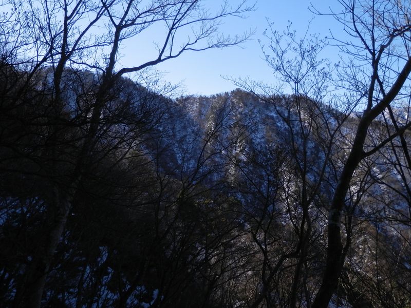 Jピーク北西尾根が少しずつ近づく