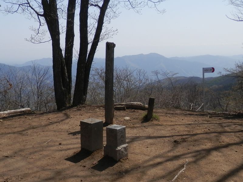 二等三角点がある権現山頂