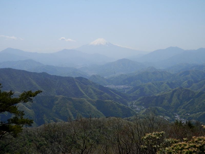 三ツ森北峰 -- 富士山は逆光