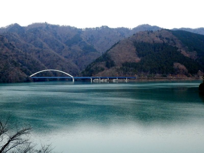 県道64号の照明が点灯