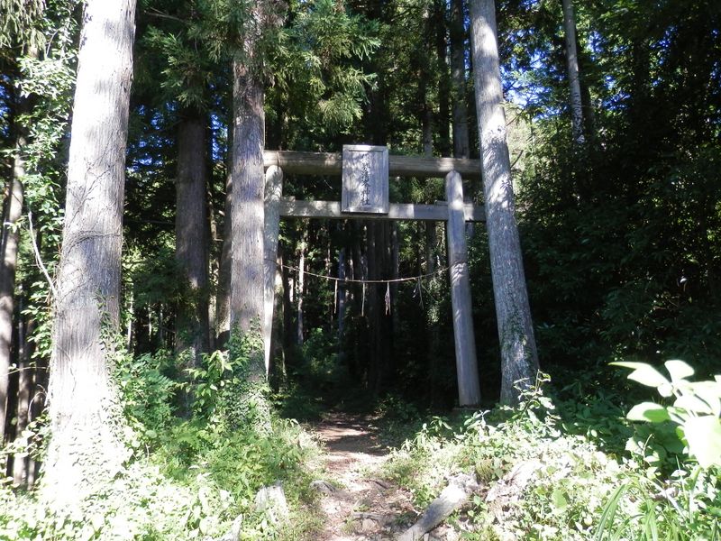 御前山 -- 伊勢清峯神社の鳥居