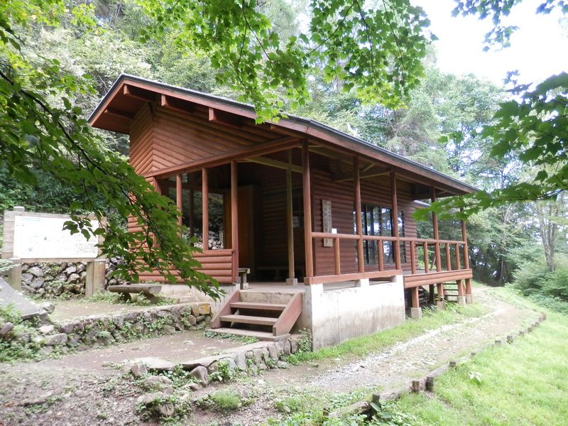 御前山避難小屋