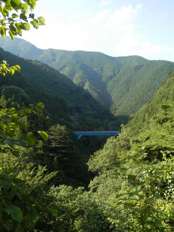 御前山 -- 境橋が見えた