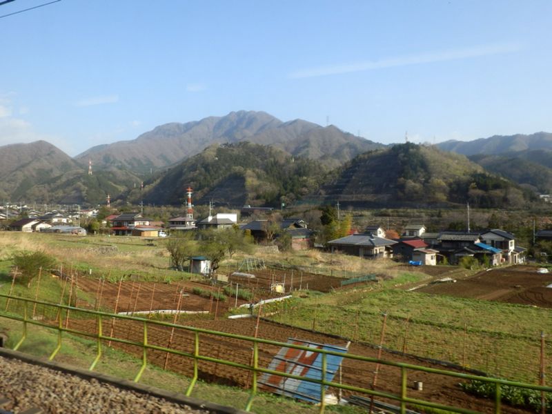 車窓より望む滝子山