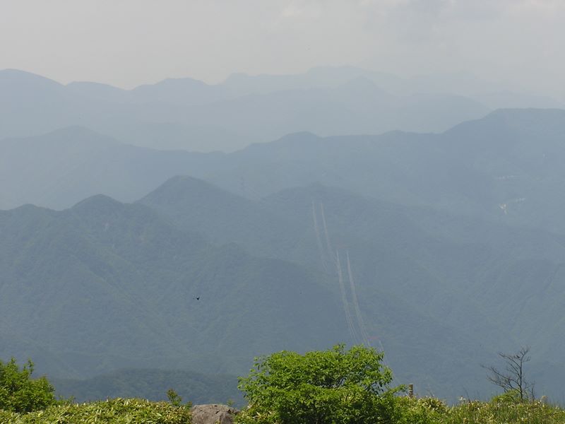 大蔵高丸・ハマイバ丸 -- 大蔵高丸山頂より、南アルプス方面を望む