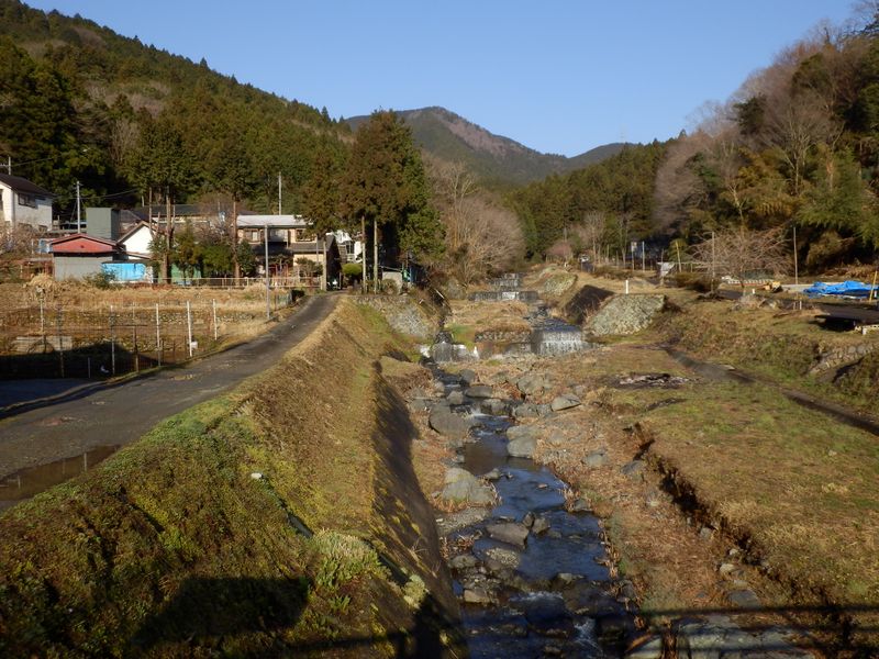 虫沢川上流方向