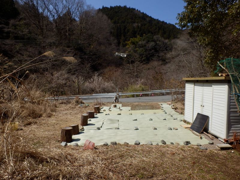 ようやく道路に出る