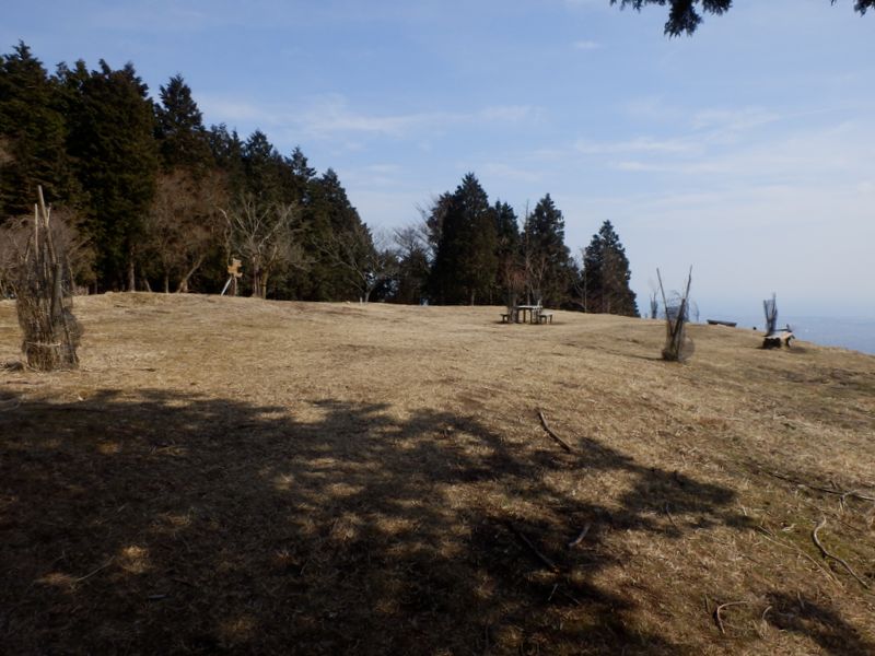 高松山の山頂広場