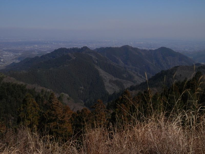 景信山より、北高尾山稜を望む