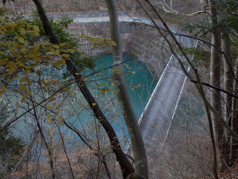 汁垂橋を見下ろす