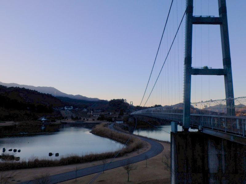 大つり橋を渡り終える