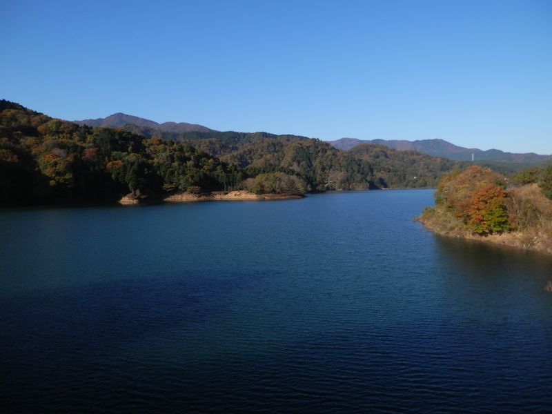 右遠方に焼山が見える
